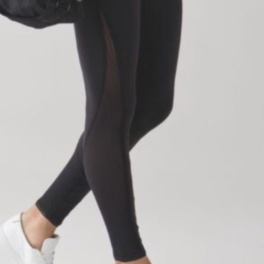 lululemon Deep Breath Tight / Size 6